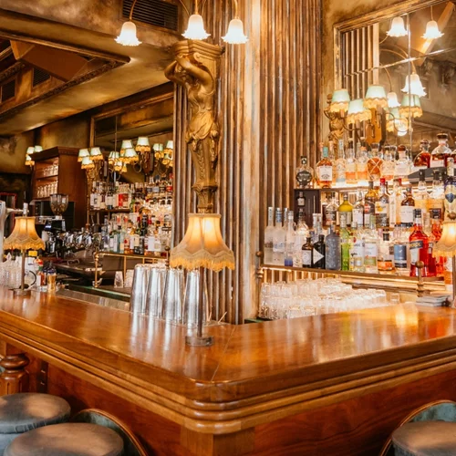 "Kowalski": Ένα ταξίδι αισθήσεων στο πιο ατμοσφαιρικό bar restaurant στο Χριστουγεννιάτικο κέντρο της Αθήνας