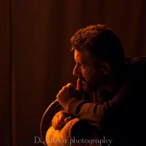 Γιώργος Σκεύας: "Αν κάποιος αναλώνεται στο να ψάχνει την επιβεβαίωση, είναι καλλιτεχνικά νεκρός"