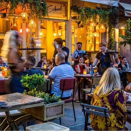 Η διαχρονική γοητεία των "School Pizza Bar" και "Zaf"