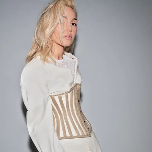 Η Τάμτα στη χριστουγεννιάτικη φωταγώγηση της πλατείας Συντάγματος