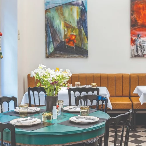 "Grande Dame": Αρχοντικές γιορτές σε μια "αθηναϊκή ταβέρνα"