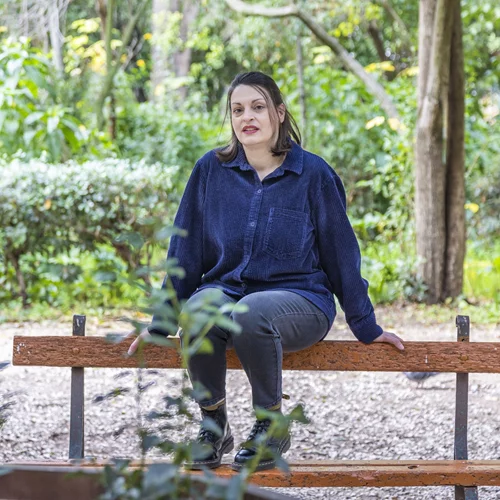 "Σωτηρία": Όταν αποφάσισε να γράψει λογοτεχνία η Χαρά Ρόμβη ήξερε ήδη ότι οι ήρωές της θα είναι μικροαστοί