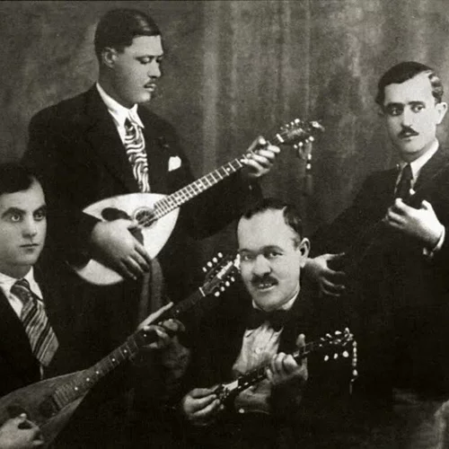 Τετράς Η Ξακουστή Του Πειραιώς: Πώς έφερε τα πάνω-κάτω στο λαϊκό στερέωμα, 90 καλοκαίρια πριν