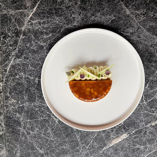 Το "Φίλινγκς" του Αλέξανδρου Κόνιαρη είναι ένα ανατρεπτικό pastry lab