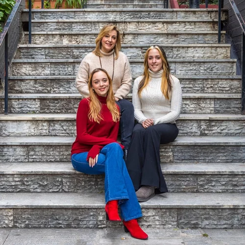 Η οικογένεια Φιλίππου βάζει το Κολωνάκι σε κατσαρόλα εδώ και 100 χρόνια