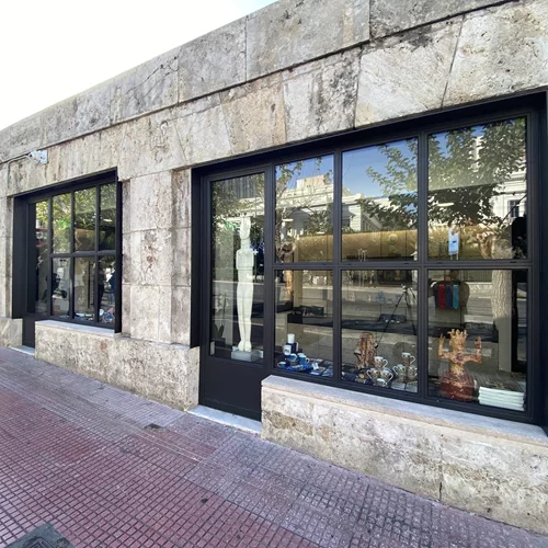 Εγκαινιάστηκαν τα ανακαινισμένα ιστορικά Ανθοπωλεία της Βουλής