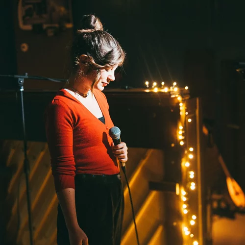 "Ανάδυση": Η Χαρούλα Τσαλπαρά παρουσιάζει τον πρώτο της προσωπικό δίσκο στο Theatre of the No