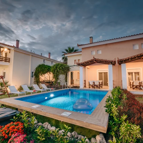 "Corinthian Village": Χειμερινό καταφύγιο στο Βραχάτι