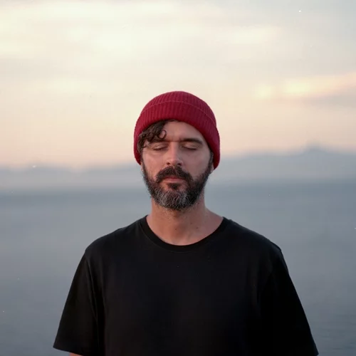 Ο Πέτρος Κλαμπάνης θέλει να βρίσκεται σε εγρήγορση και να αφήνει χώρο για το απρόβλεπτο