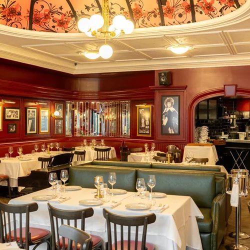 Αυτό το αρχοντικό εστιατόριο της Κηφισιάς άνοιξε πριν δυο χρόνια αλλά μοιάζει να ήταν πάντα εδώ