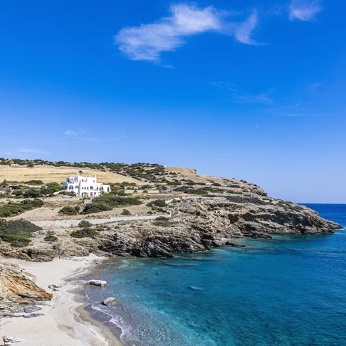 Σχοινούσα: Όμορφη, δραστήρια και πολύ νεανική