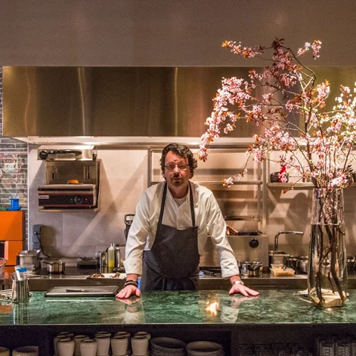 Ο Ερβέ Προνζάτο είναι πλέον fusion και ανοίγει ένα νέο street-φουντάδικο στα Πετράλωνα