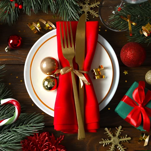 Ρεβεγιόν Χριστουγέννων 2024 και Πρωτοχρονιάς: Πού θα βγούμε και τι μενού θα δοκιμάσουμε στα εστιατόρια και ξενοδοχεία της Αθήνας;