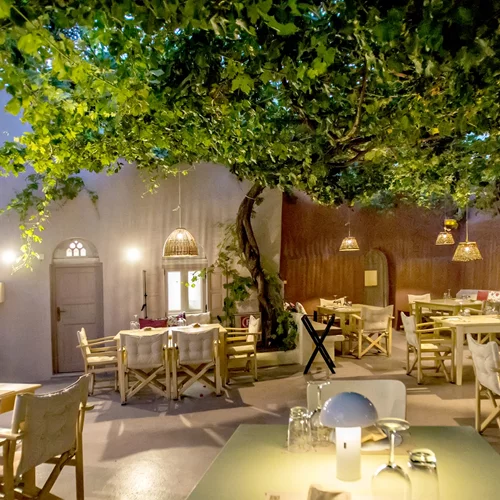 "Ήταν ένα μικρό καράβι" και δένει στη Γλυφάδα