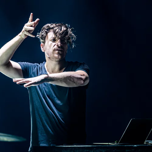 Parov Stelar: "Είμαι πολύ περίεργος: είστε ακόμη σε party mode στην Ελλάδα;"