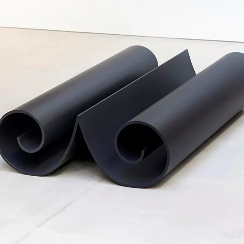 Οι περίπλοκες αφηγήσεις στα γλυπτά της Iman Issa