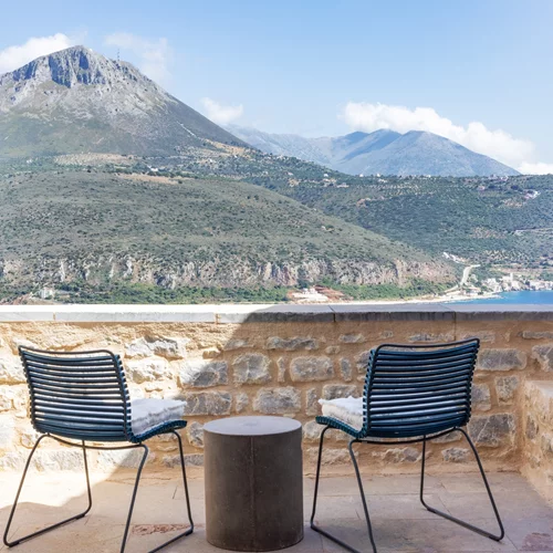 Γιατί το Πέτρα και Φως είναι το πιο cool ξενοδοχείο στη Μάνη