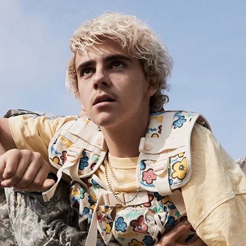 5 σειρές έρχονται με καλοκαιρινή διάθεση στο ΕRΤFLIX