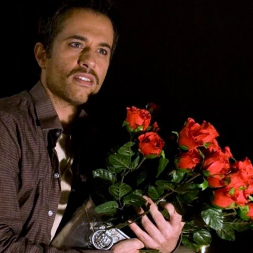 "Όταν συνάντησα τον Σαντ": Ο Κωνσταντίνος Φάμης για την πρώτη του γνωριμία με τη "Βρωμιά"