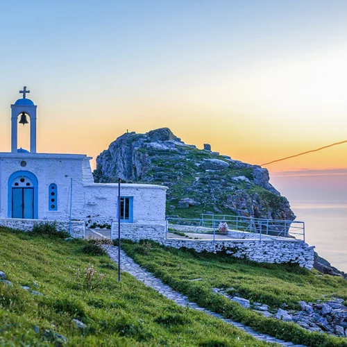 Πρωτιά της Άνδρου ανάμεσα στα 11 πιο υποσχόμενα μέρη του κόσμου για διακοπές το 2025