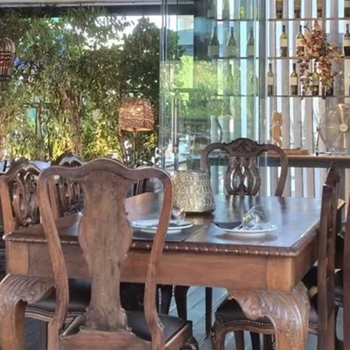 Ιωλκός: Ένα αυθεντικό τσιπουράδικο στην Γλυφάδα με πιάτα που μυρίζουν θάλασσα