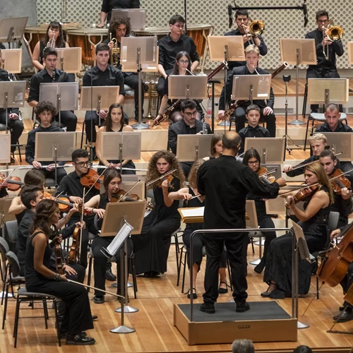 Η σημαντικότερη αρπίστρια της Ευρώπης συναντά την Underground Youth Orchestra