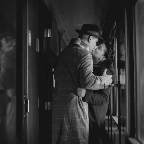 ''Μια μέρα όταν ήμασταν νέοι'': Ένα έργο για την αγάπη και τις ανεκπλήρωτες υποσχέσεις στο Ίδρυμα Μιχάλης Κακογιάννης