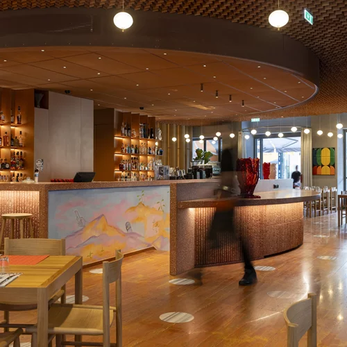 Οι απαραίτητες στάσεις για φαγητό και ποτό στην Πλατεία Αγίας Ειρήνης