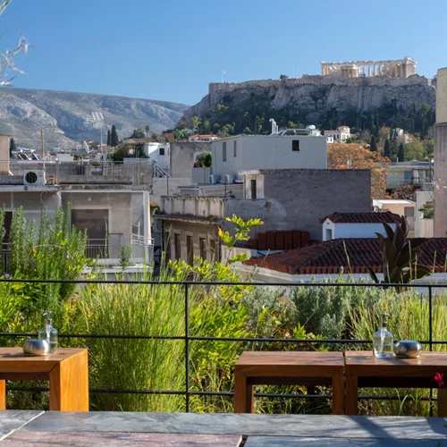 "The Rooftop Garden @ The Foundry Suites Athens": Η πιο speakeasy ταράτσα κλείνει  τα πέντε και το γιορτάζει!