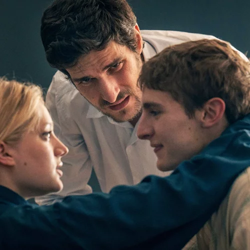 Η Βαλέρια Μπρούνι Τεντέσκι επιστρέφει στην εποχή της αθωότητας