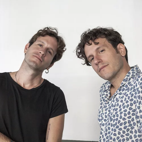 "Τα παραμύθια της Μελπομένης": Μιχάλης και Παντελής Καλογεράκης στην Εναλλακτική Σκηνή της ΕΛΣ