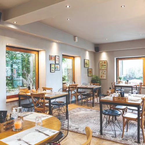 "Κόλλιας" & "Ψαράκια και Θαλασσινά" γράφουν μαζί νέα σελίδα στη Γλυφάδα