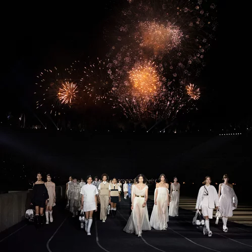 Μια ματιά στα παρασκήνια του σόου μόδας του Dior στην Ελλάδα