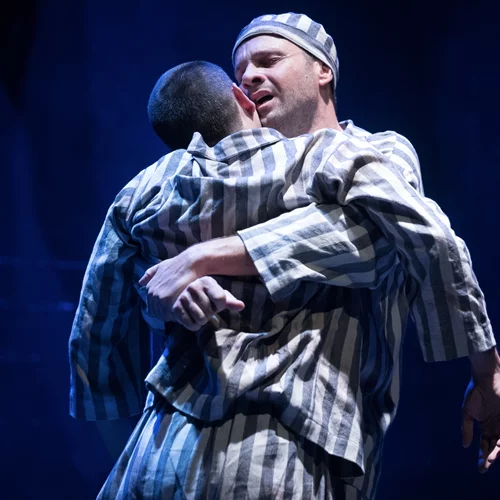 "Μπεντ": Νέες φωτογραφίες από την παράσταση του Πέτρου Ζούλια