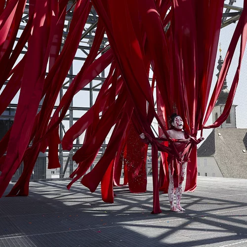 Η Xie Rong για πρώτη φορά στην Αθήνα, σε μια performance μουσικού αυτοσχεδιασμού
