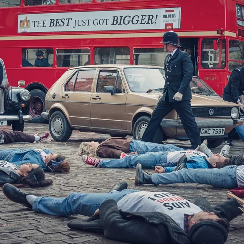 Το συγκινητικό, απόλυτα ποπ "It's a Sin" ήρθε στο Cinobo και αξίζει την προσοχή σας