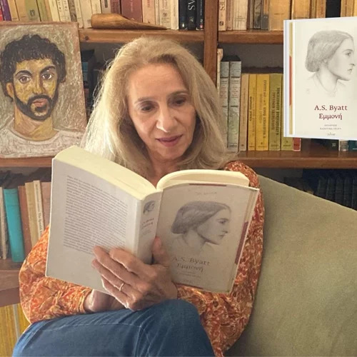 Η Ελισάβετ Χρονοπούλου διάβασε την "Εμμονή", της A.S. Byatt, γιατί κεραυνοβολήθηκε από ένα θραύσμα μνήμης που είναι "το όλον"