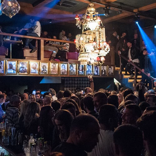 Μα είναι το Rock n Roll εστιατόριο;