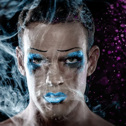 Ο Μίνως Θεοχάρης είναι η Hedwig