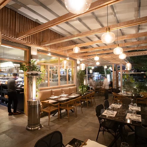 "Iama": Φρέσκια μεζεδοκατάσταση στο Παλαιό Φάληρο