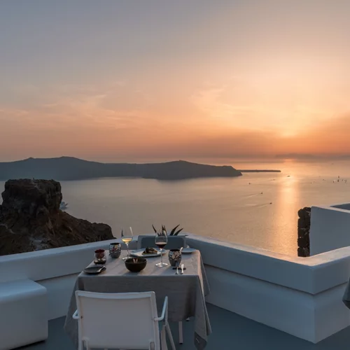 Οι απολαυστικές νέες γεύσεις του "Varoulko Santorini" στο "Grace Hotel"