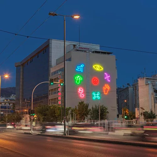 Δύο νέες τοιχογραφίες από τη Στέγη στολίζουν το αθηναϊκό κέντρο