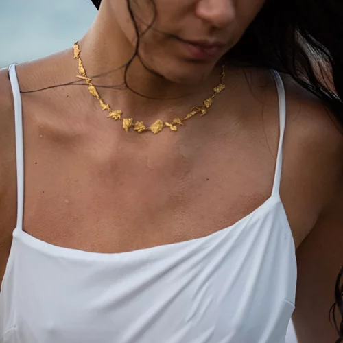 "Shales": Μια συλλογή κοσμημάτων αφιερωμένη στις Κυκλάδες παρουσιάζει η Eleni Marneri Gallery