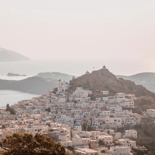 Η Ίος των αντιθέσεων: Ησυχία και ένταση στην ίδια ανάσα