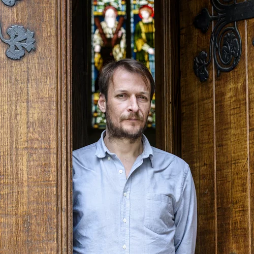 Δημήτρης Μπίτος: "Το να κλειστώ στο καβούκι μου κι ας καίγονται οι δίπλα μου είναι κάτι που με κάνει να εξεγείρομαι"