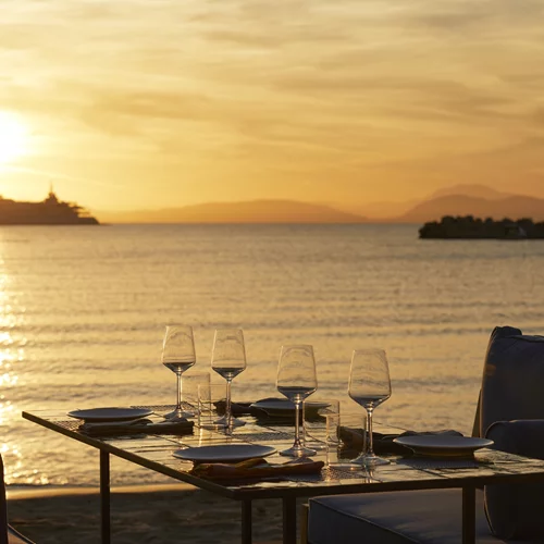 "Bungalow 7": Το νέο hot spot της παραλιακής