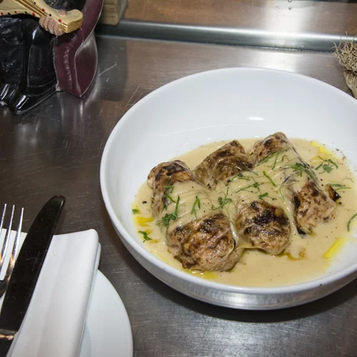 Λένε πως αυτά είναι τα καλύτερα εστιατόρια ελληνικής κουζίνας της Αθήνας