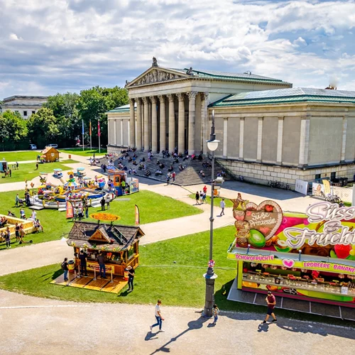Μόναχο: Μπάλα, Βiergarten και δημιουργικά τζαμαρίσματα στην καρδιά της Βαυαρίας