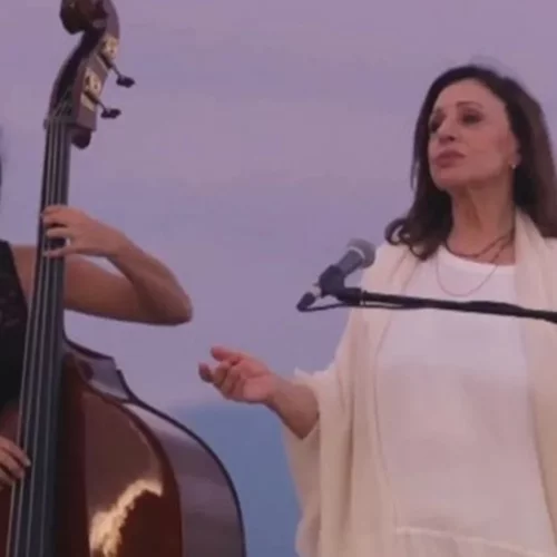 Χάρις Αλεξίου: Η "Προσευχή" κατέκτησε την 1η θέση του ελληνικού top 10