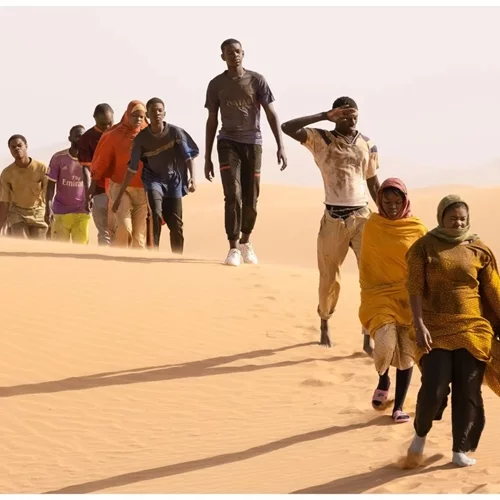 Ο Ματέο Γκαρόνε αναζητά έναν πλασματικό παράδεισο στη Δύση